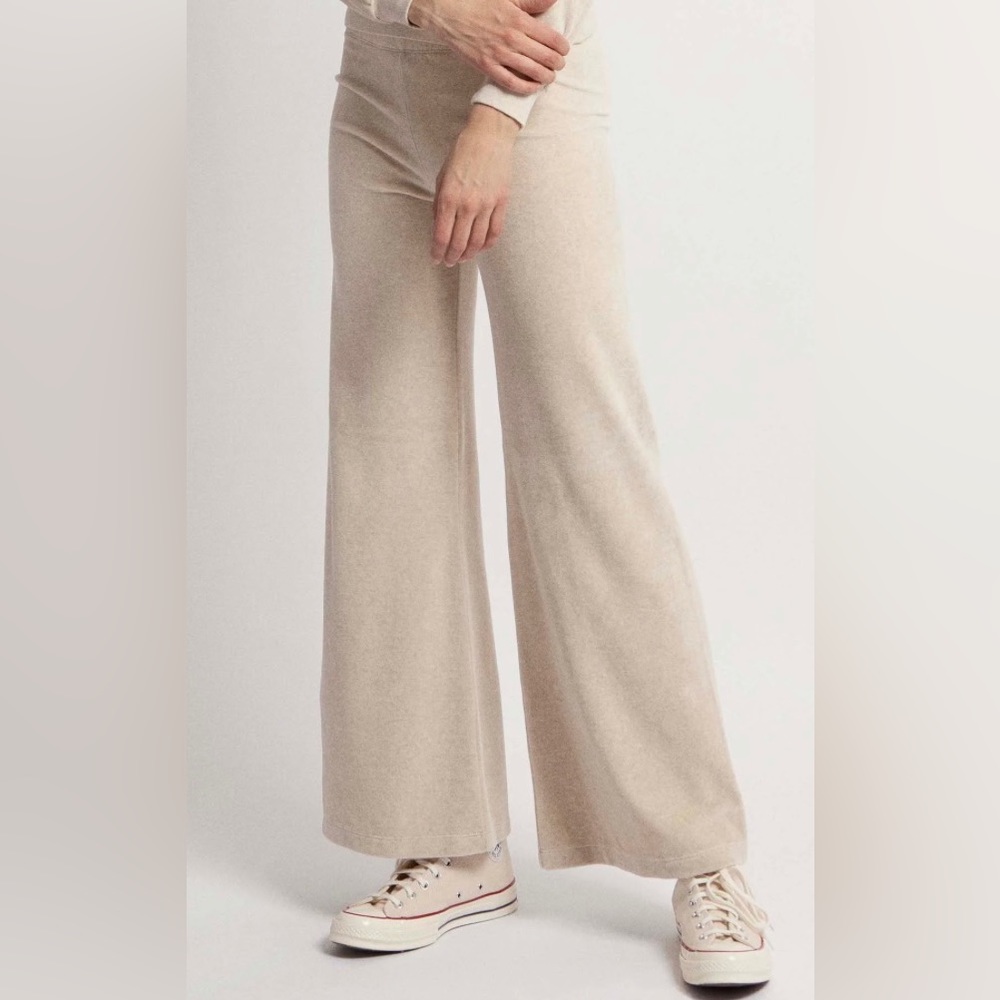 NWT Suzie Kondi Zephyra Flare Pants (Velour)
